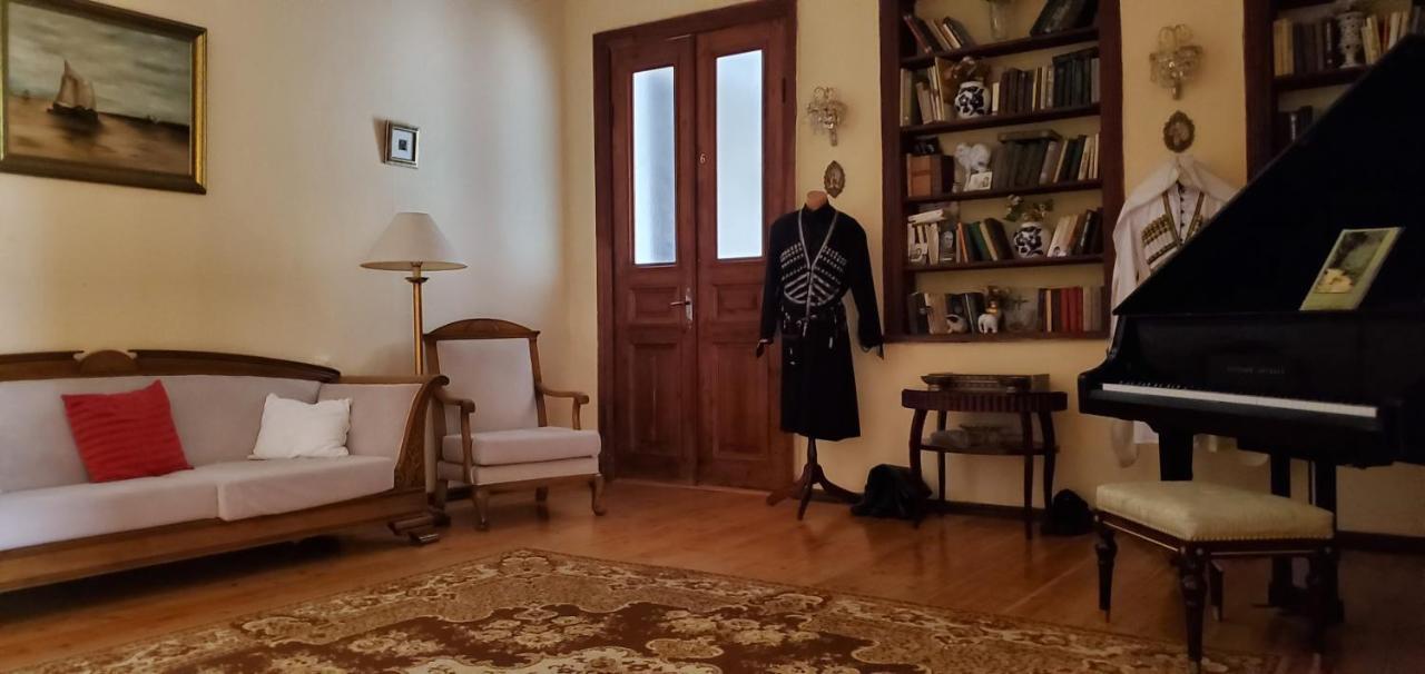 Villa Gelati Kutaisi Exteriör bild